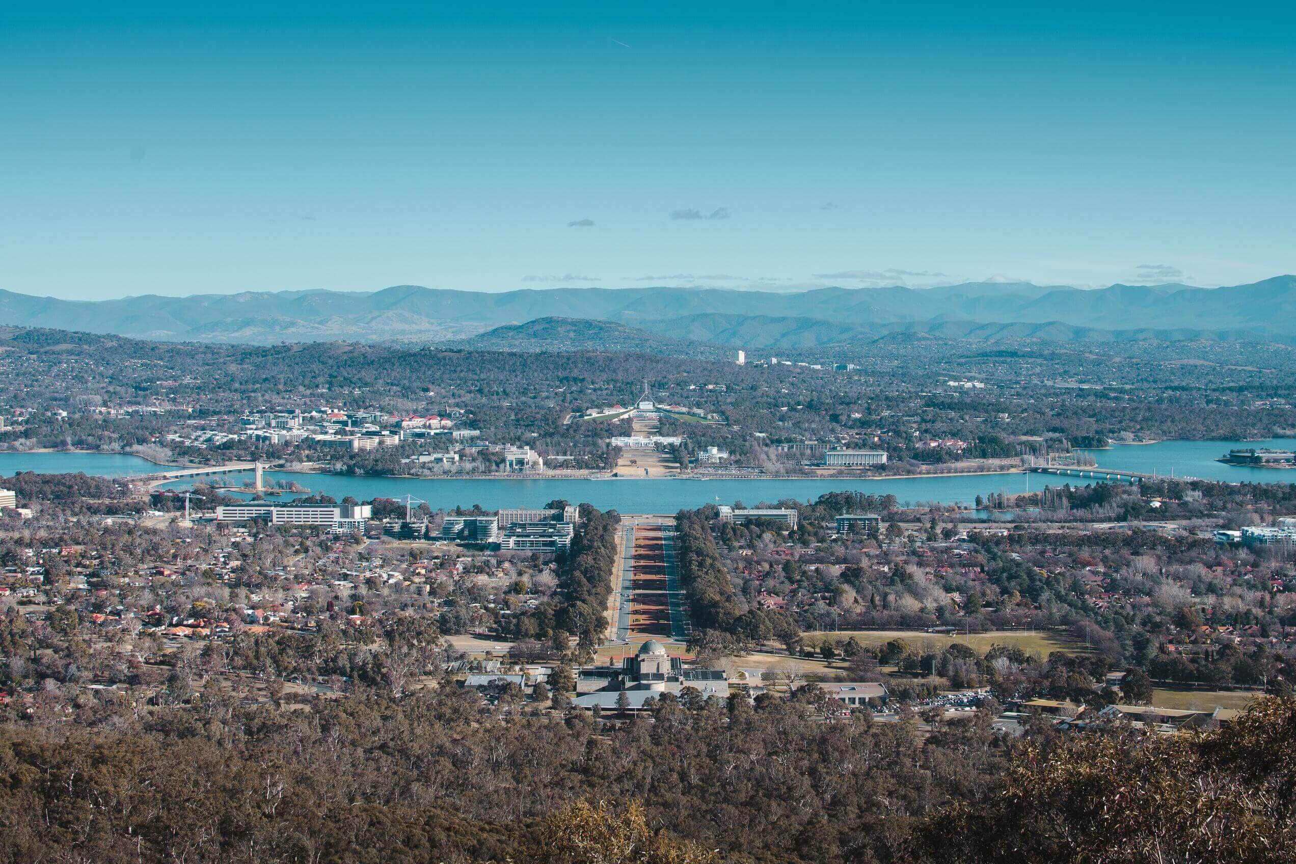 Anzac Parade in Australiens Hauptstadt Canberra